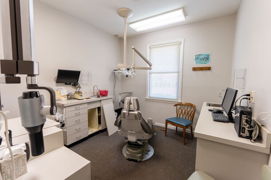 More Photos Of 607 Bluebird Blvd, Fort Valley Office For Sale