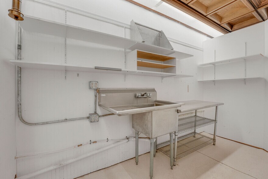 More Photos Of 154 Main St, Painesville General Retail For Lease