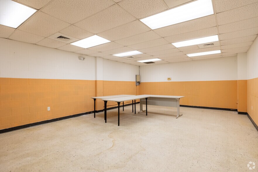 More Photos Of 2526 W Sligh Ave, Tampa Freestanding For Lease