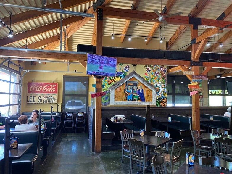 More Photos Of 5100 Lee Hwy, Bristol Restaurant For Sale