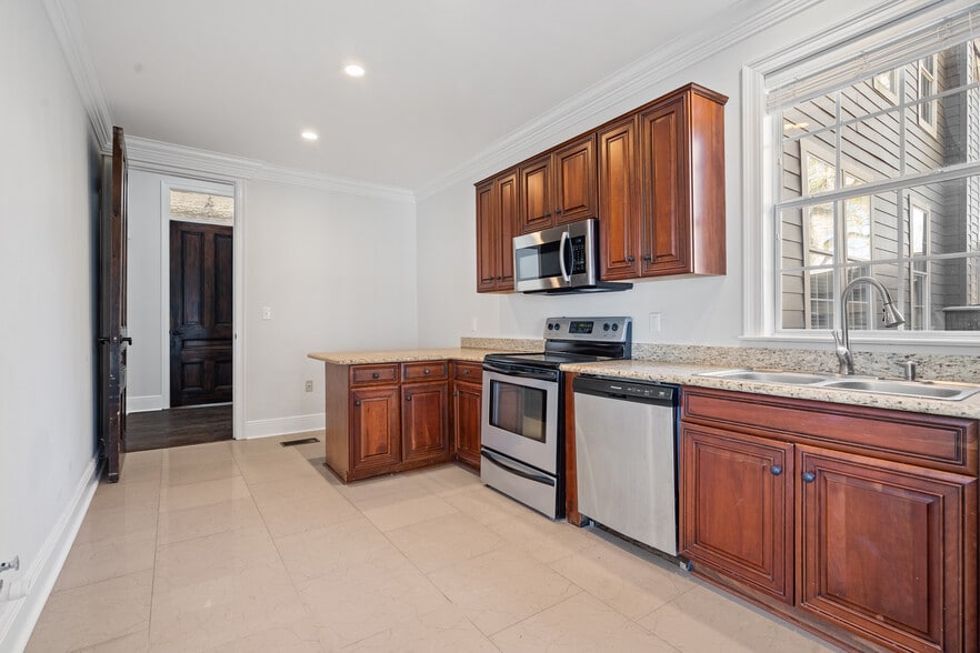 More Photos Of 125 N Theard St, Covington Medical For Lease