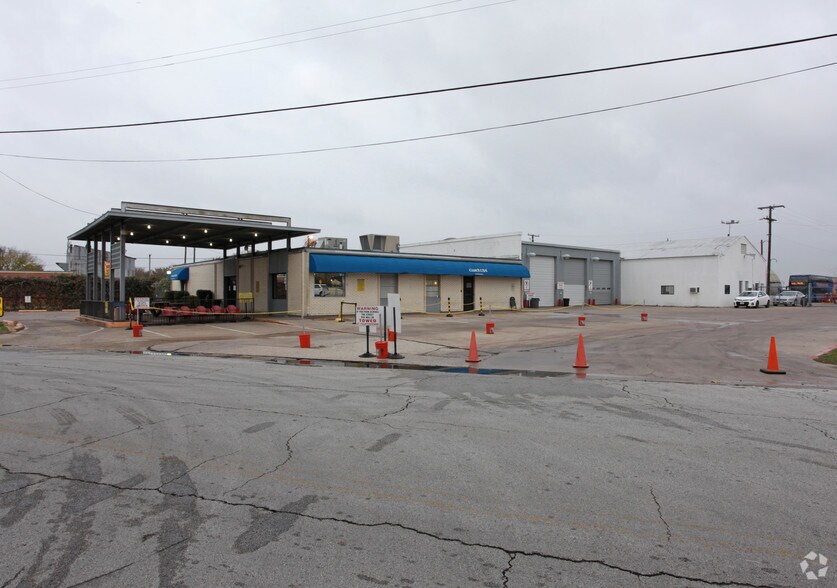 Primary Photo Of 710 E Davis St, Grand Prairie Service For Sale