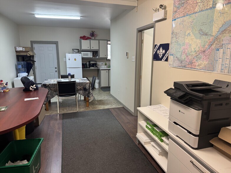 More Photos Of 343 Av Saint-Laurent, Louiseville Office Residential For Lease