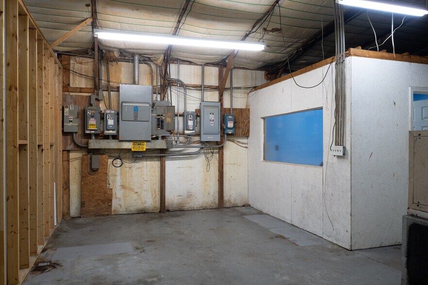 More Photos Of 10535 Highway 53 W, Talking Rock Service For Sale