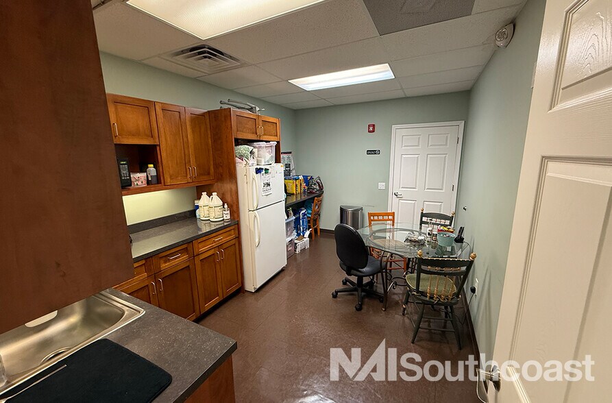 More Photos Of 3395-3405 NW Federal Hwy, Jensen Beach Freestanding For Sale