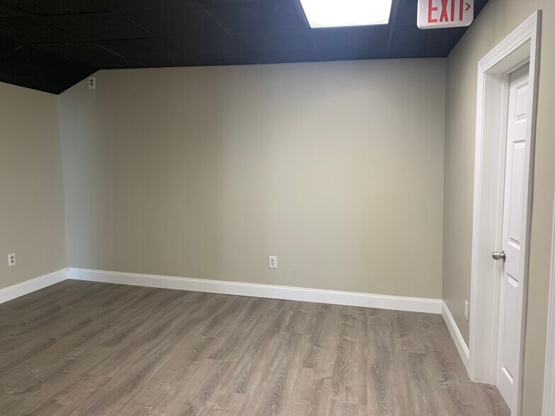 More Photos Of 488 Grafton St, Worcester Storefront Retail Office For Lease