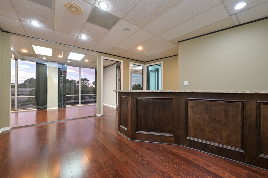More Photos Of 5625 Cypress Creek Pky, Houston Office For Sale