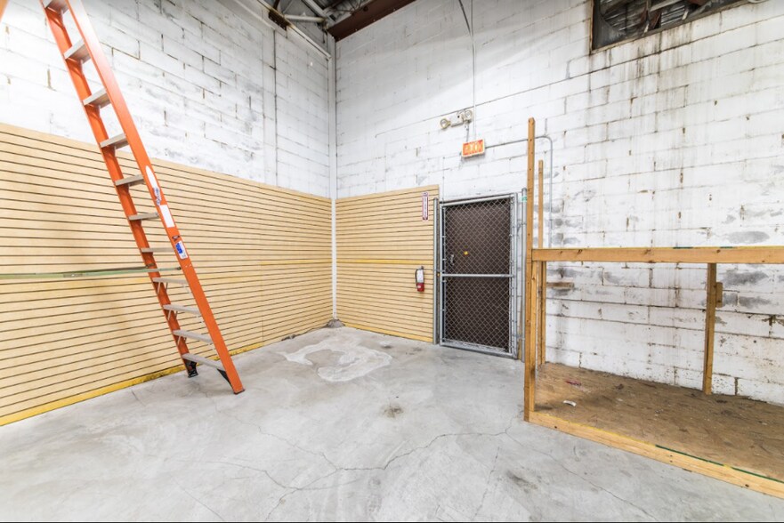 More Photos Of 2730 Delmar Blvd, Saint Louis Warehouse For Lease
