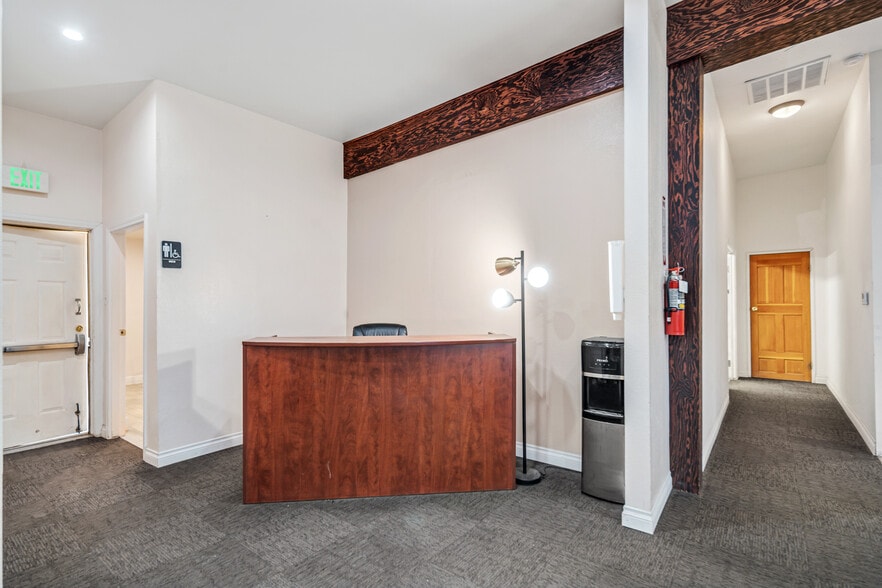 More Photos Of 8837 E Palmdale Blvd, Palmdale Research And Development For Sale