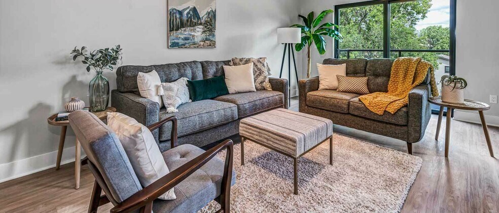 More Photos Of 907 Winter St NE, Minneapolis Apartments For Sale