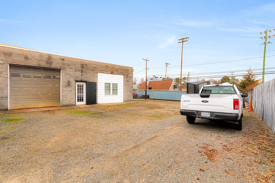 More Photos Of 10 W Williamsburg Rd, Sandston Office For Sale