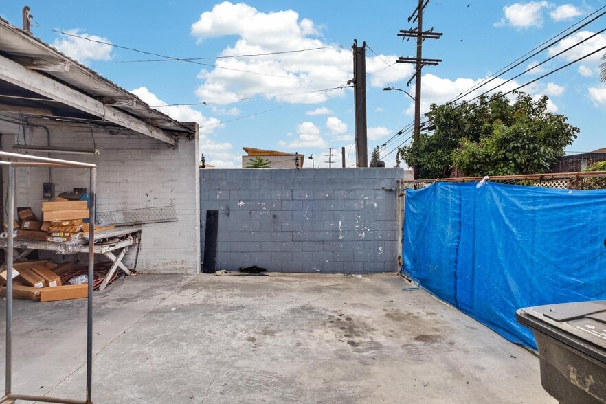 More Photos Of 5016 E Olympic Blvd, Los Angeles Storefront For Sale