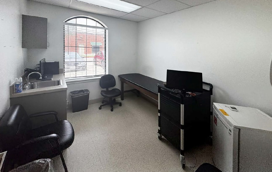 More Photos Of 9947 N MacArthur Blvd, Irving Medical For Sale