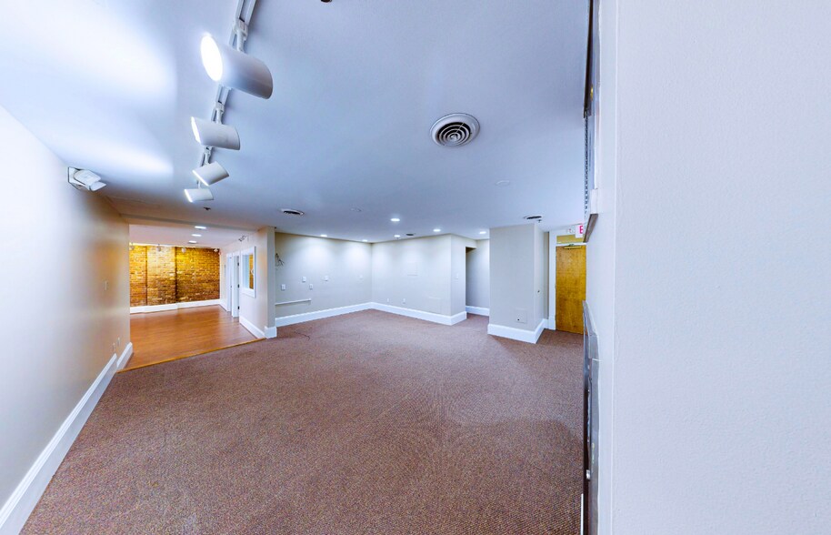 More Photos Of 315 Market St SE, Roanoke Storefront Retail Office For Lease