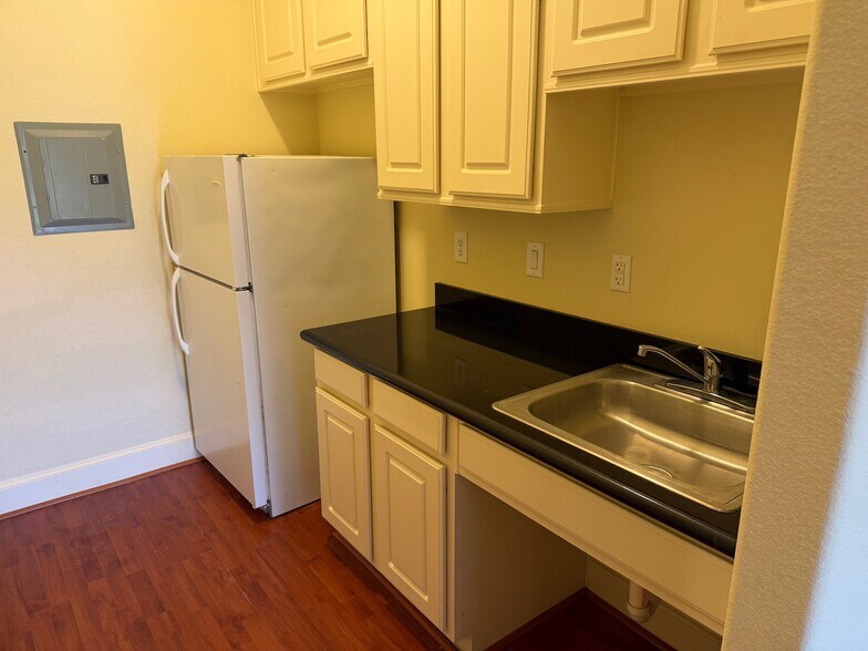 More Photos Of 13644 Breton Ridge St, Houston Medical For Sale