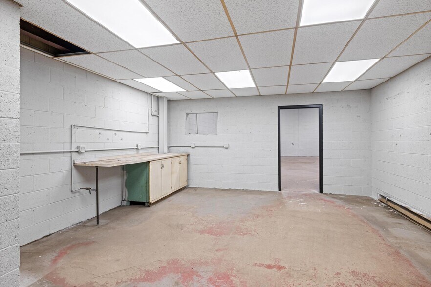 More Photos Of 325 Bridge St, Old Forge Manufacturing For Lease