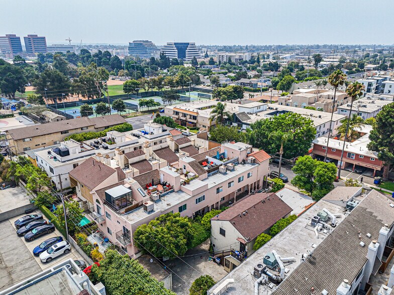 More Photos Of 1728 Granville Ave, Los Angeles Apartments For Sale