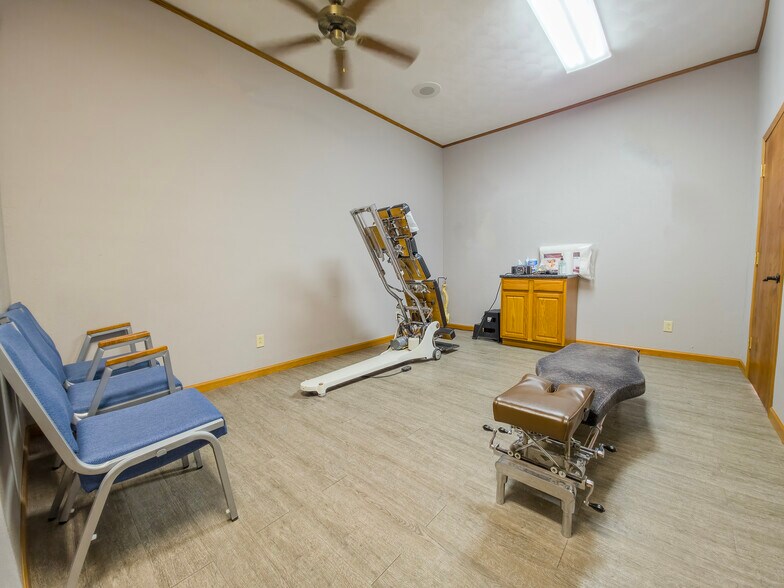More Photos Of 2103 W 9th St, Mount Carmel Office For Sale