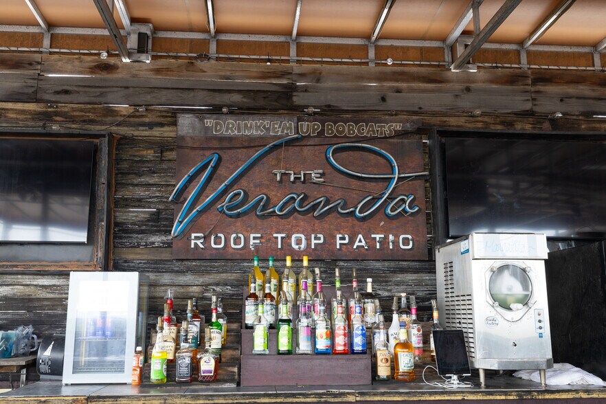 More Photos Of 139 E Hopkins St, San Marcos Bar For Sale