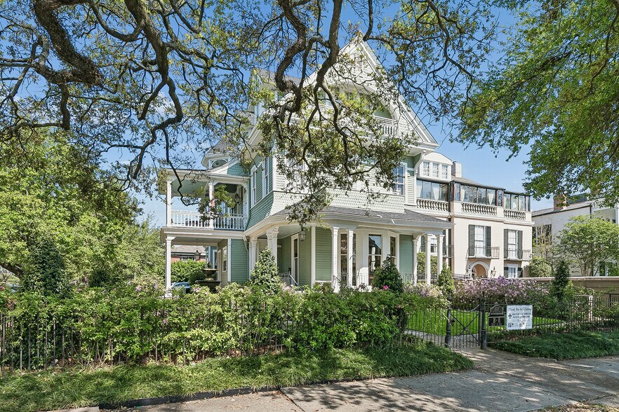 More Photos Of 2727 Saint Charles Ave, New Orleans General Retail For Sale