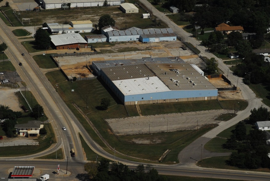More Photos Of 400 N Harvey St, Seminole Manufacturing For Lease