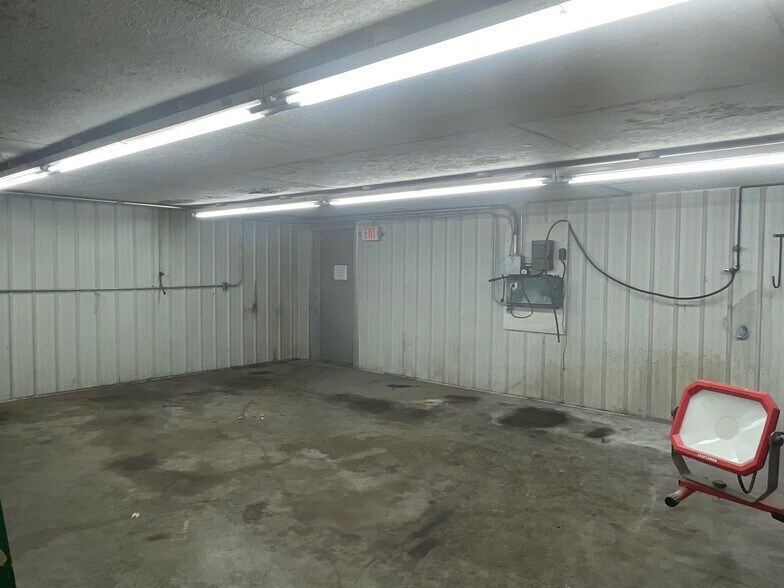 More Photos Of 2348 Mariposa Rd, Stanley Industrial For Lease