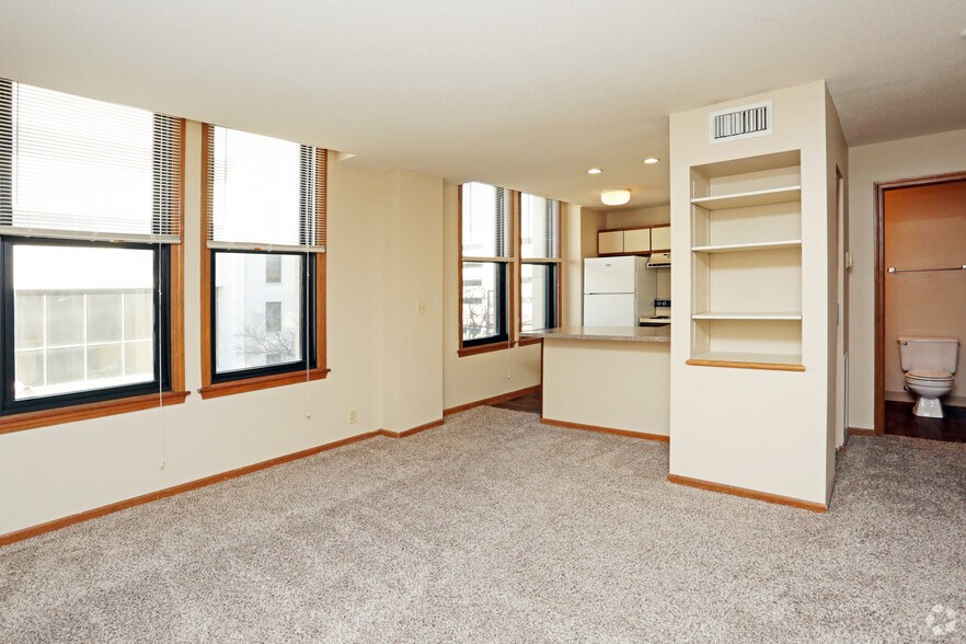 More Photos Of 1913 Farnam St, Omaha Apartments For Lease