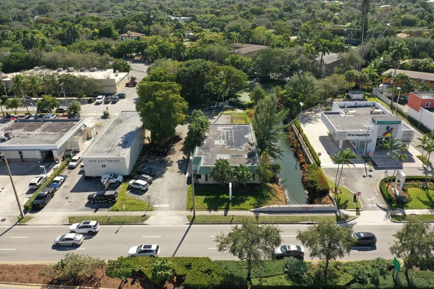 More Photos Of 6380 S Dixie Hwy, South Miami Veterinarian Kennel For Sale