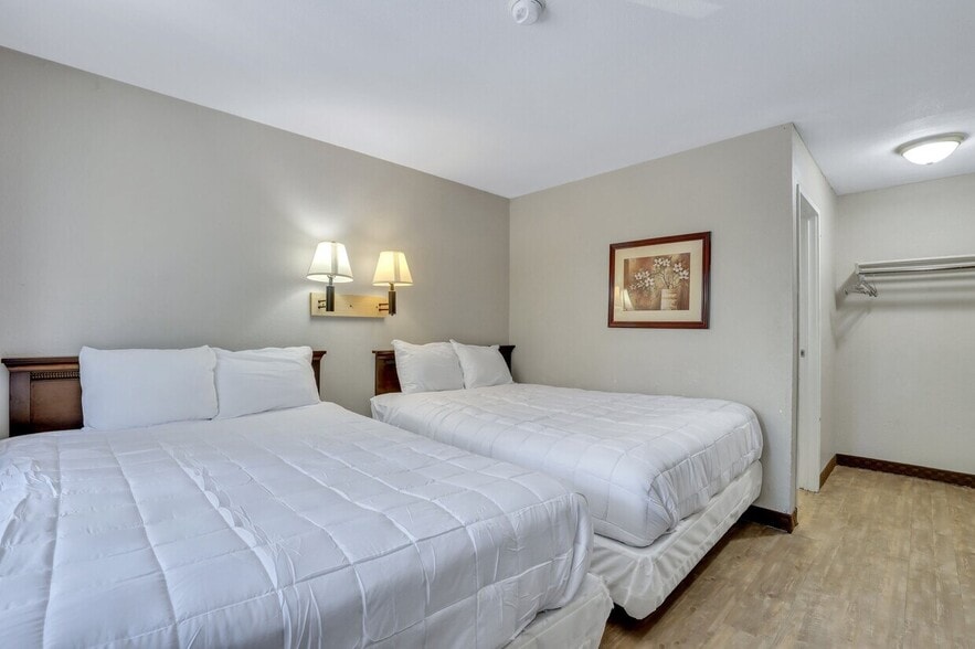 More Photos Of 4071 US 17, Richmond Hill Hotel For Sale