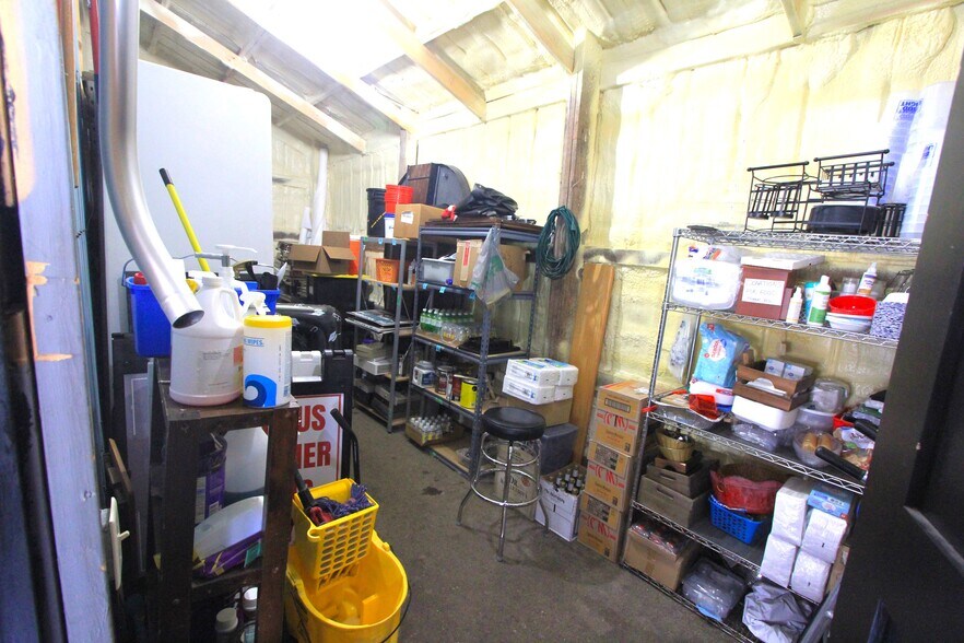 More Photos Of W3239 Dundas Rd, Kaukauna Bar For Sale