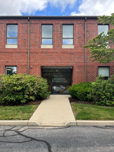 More Photos Of 875 Centerville Rd, Warwick Office For Sale