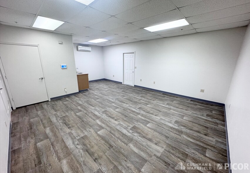 More Photos Of 6898-6902 N Camino Martin, Tucson Warehouse For Lease