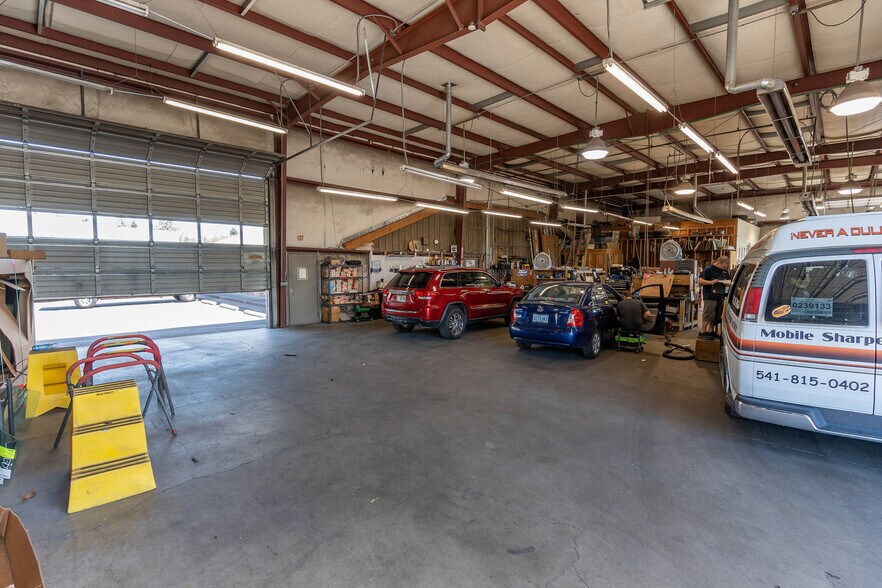 More Photos Of 2115 NE 3rd St, Bend Auto Repair For Sale