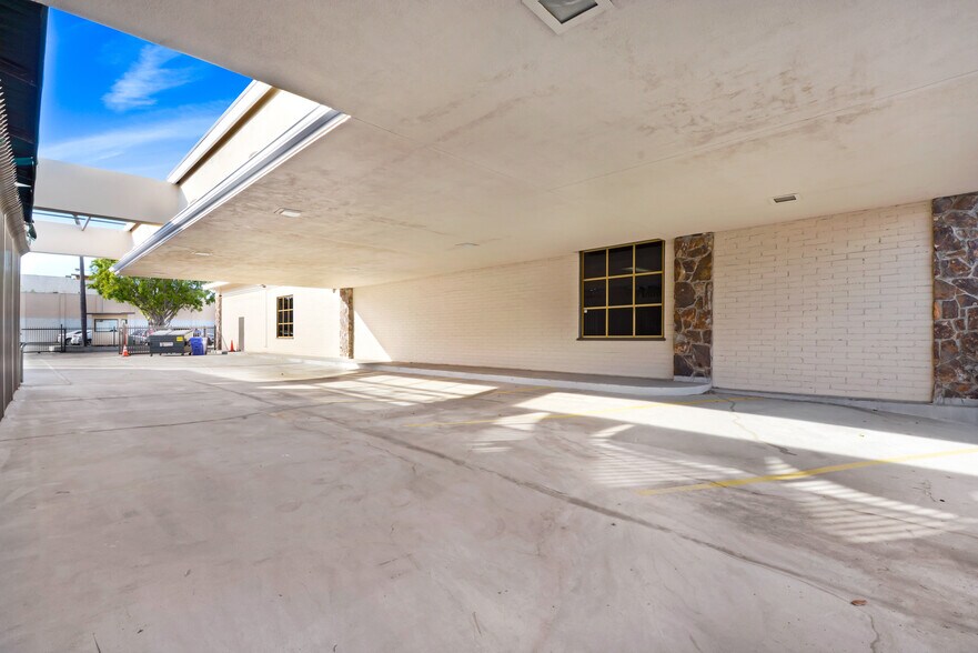 More Photos Of 401 W 4th St, San Bernardino Bank For Sale