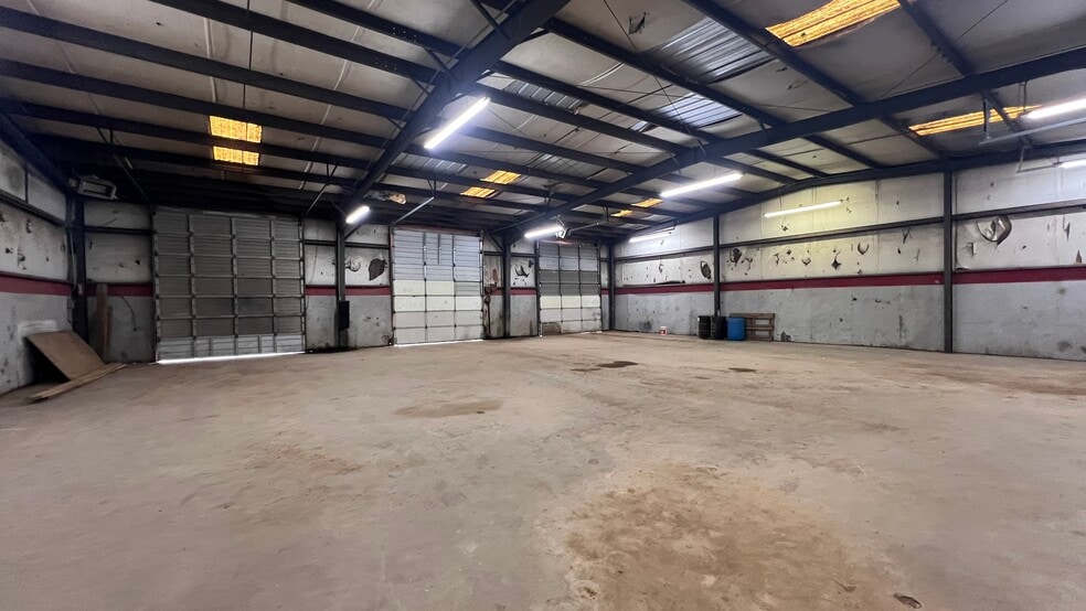 More Photos Of 3419 E Broadway Ave, North Little Rock Service For Lease