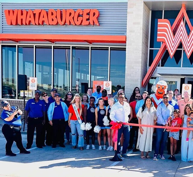 More Photos Of 831 N Czech Hall Rd, Yukon Restaurant For Sale