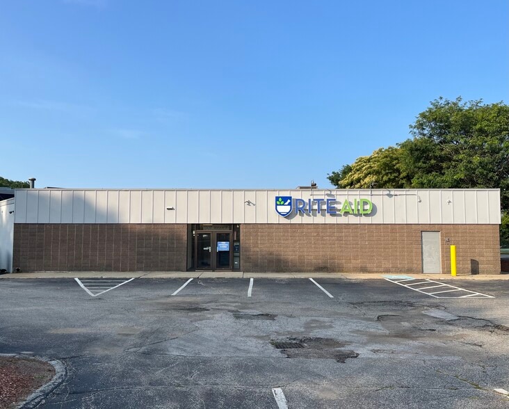 More Photos Of 53 Hooksett Rd, Manchester Freestanding For Lease