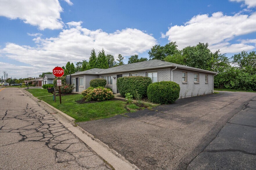 More Photos Of 2233 Miamisburg-Centerville Rd, Dayton Office For Sale