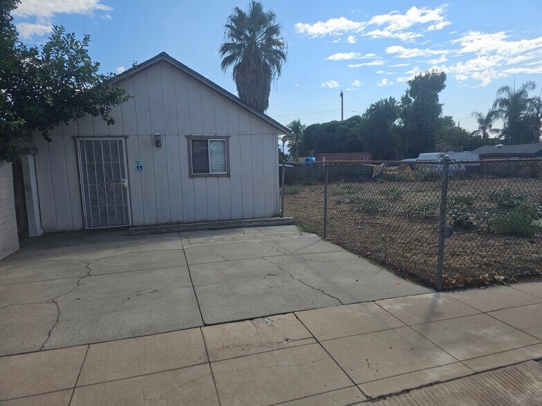 More Photos Of 6836 Palm Ave, Highland Office For Sale