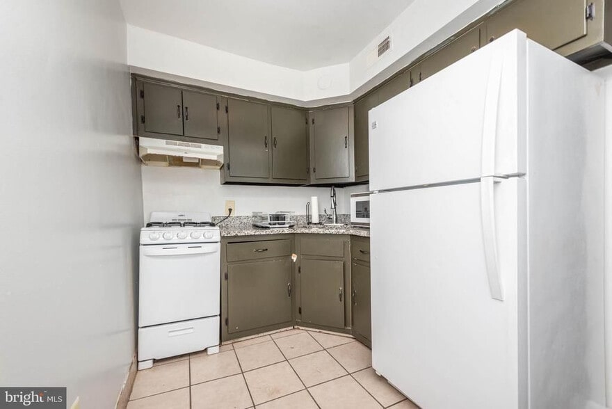 More Photos Of 1911 W Baltimore St, Baltimore Apartments For Sale