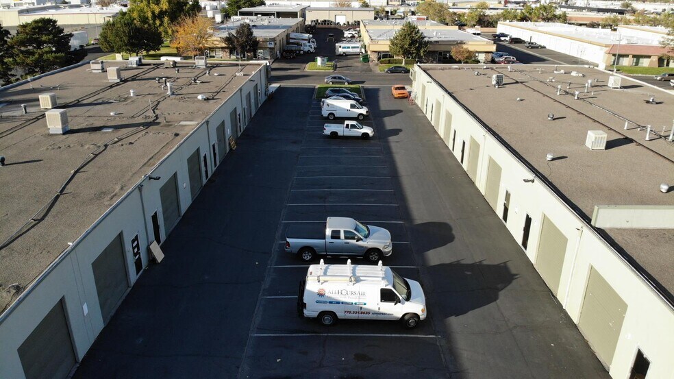 More Photos Of 395 Freeport Blvd, Sparks Showroom For Lease