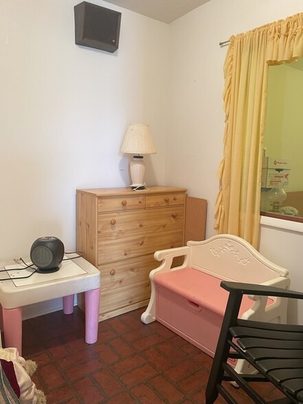 More Photos Of 203 Henderson St, Richlands Flex For Sale