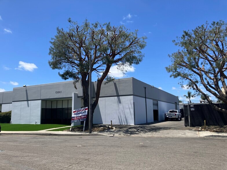 More Photos Of 13861 Seaboard Cir, Garden Grove Warehouse For Lease