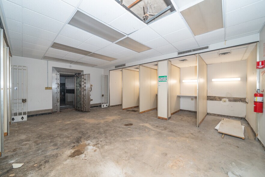 More Photos Of 114-20 Jamaica Ave, Jamaica Bank For Sale
