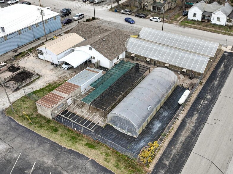 More Photos Of 103 E 9th St, Lamar Specialty For Sale