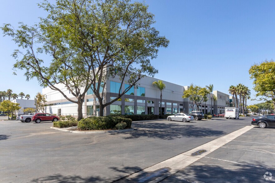 More Photos Of 9654 Siempre Viva Rd, San Diego Unknown For Lease