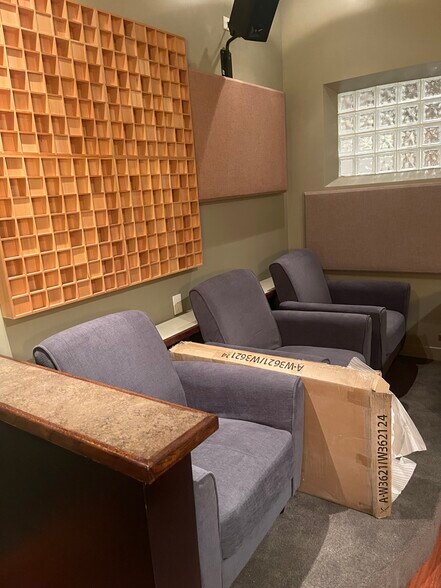 More Photos Of 419 S Flower St, Burbank Light Manufacturing For Sale