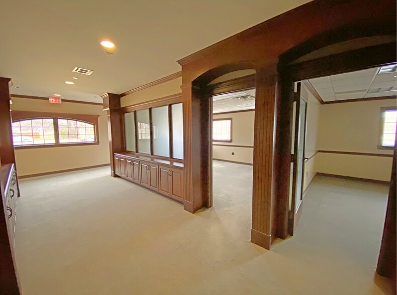 More Photos Of 6226 E 101st St, Tulsa Office For Sale