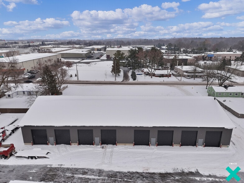 More Photos Of 923 Barnum SW st, Wyoming Flex For Lease
