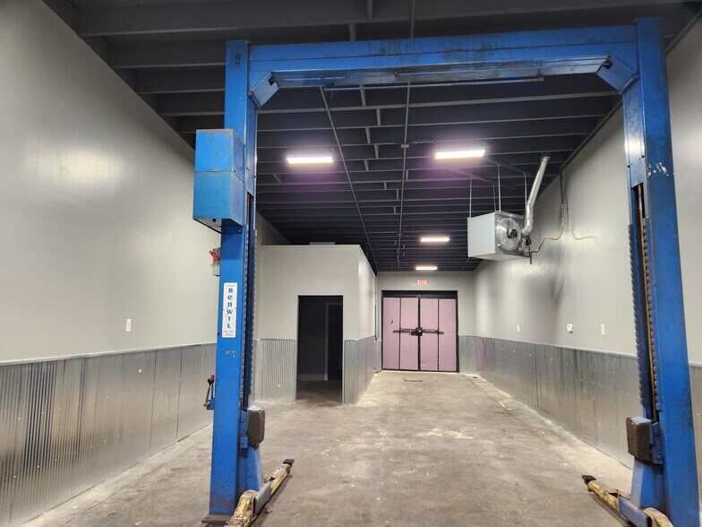 More Photos Of 11337 Van Dyke St, Detroit Light Distribution For Lease